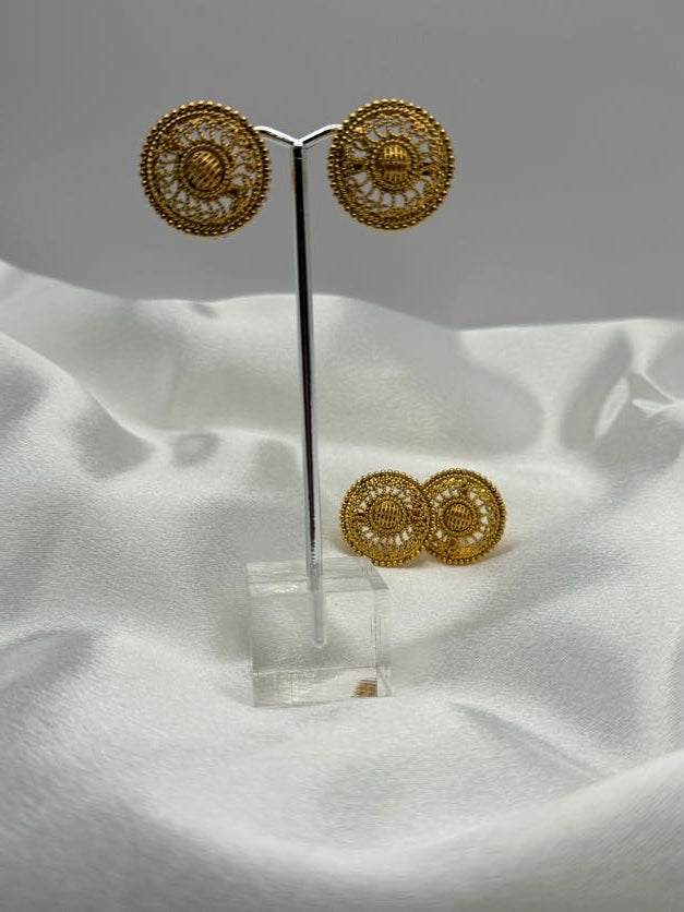 Vintage round gold Earrings